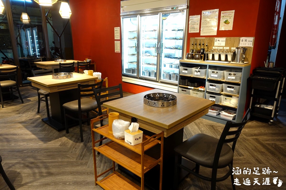 [西門町美食] 有點辣正宗麻辣串串鍋 ~ 道地四川麻辣鍋，串串種類多一串只要$10元，西門町麻辣鍋推薦