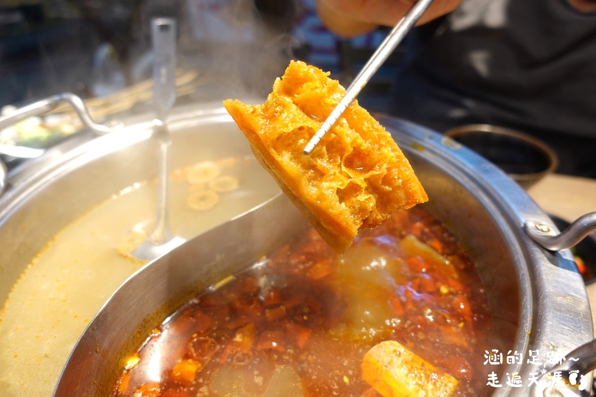 [西門町美食] 有點辣正宗麻辣串串鍋 ~ 道地四川麻辣鍋，串串種類多一串只要$10元，西門町麻辣鍋推薦