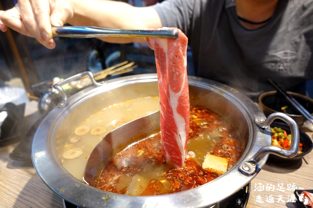 [西門町美食] 有點辣正宗麻辣串串鍋 ~ 道地四川麻辣鍋，串串種類多一串只要$10元，西門町麻辣鍋推薦