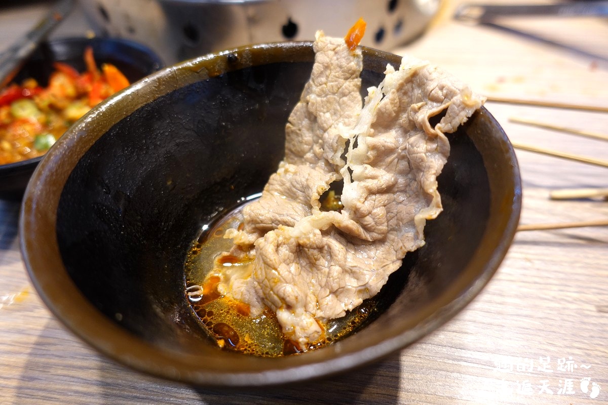 [西門町美食] 有點辣正宗麻辣串串鍋 ~ 道地四川麻辣鍋，串串種類多一串只要$10元，西門町麻辣鍋推薦