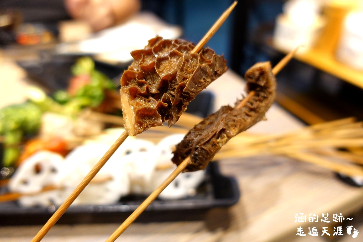 [西門町美食] 有點辣正宗麻辣串串鍋 ~ 道地四川麻辣鍋，串串種類多一串只要$10元，西門町麻辣鍋推薦