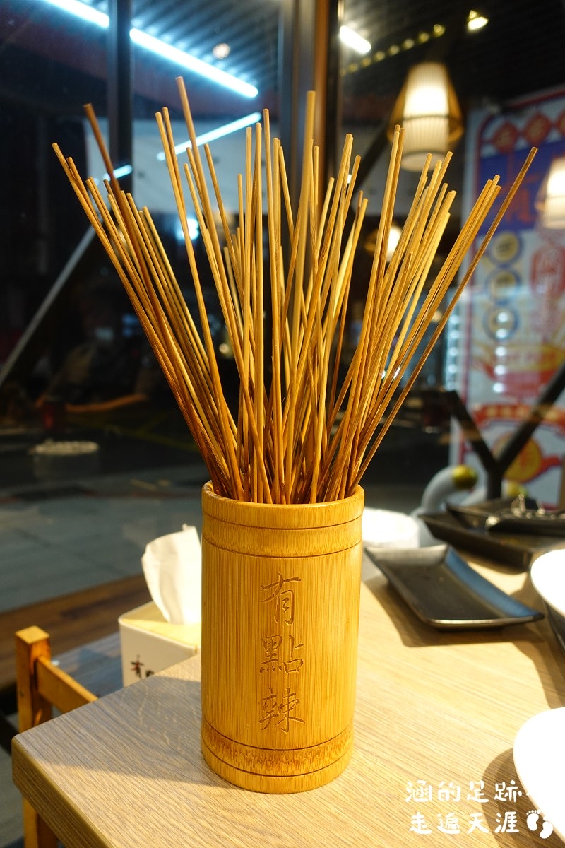 [西門町美食] 有點辣正宗麻辣串串鍋 ~ 道地四川麻辣鍋，串串種類多一串只要$10元，西門町麻辣鍋推薦