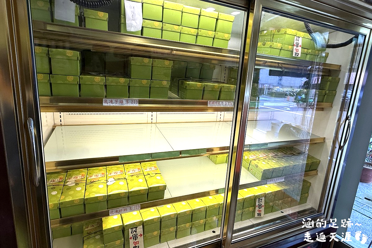 [萬里美食] 米琪淋乳凍蛋糕 萬里大泡芙 ~ 便宜好吃的巨無霸泡芙，外皮超酥脆，一顆只要$48元