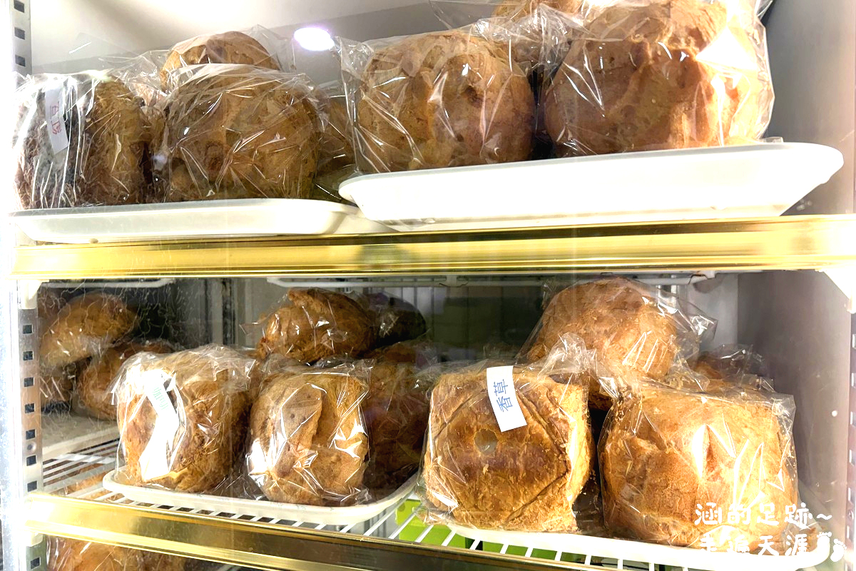 [萬里美食] 米琪淋乳凍蛋糕 萬里大泡芙 ~ 便宜好吃的巨無霸泡芙，外皮超酥脆，一顆只要$48元