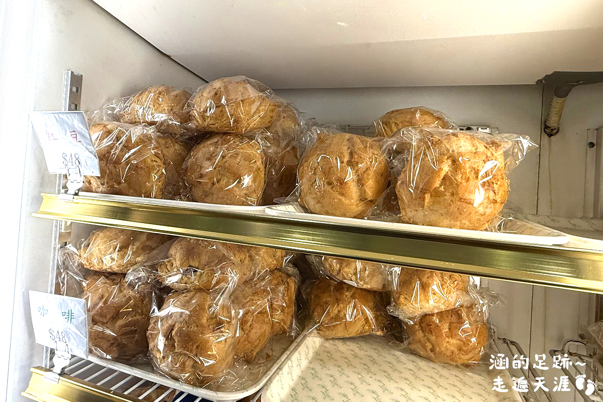 [萬里美食] 米琪淋乳凍蛋糕 萬里大泡芙 ~ 便宜好吃的巨無霸泡芙，外皮超酥脆，一顆只要$48元