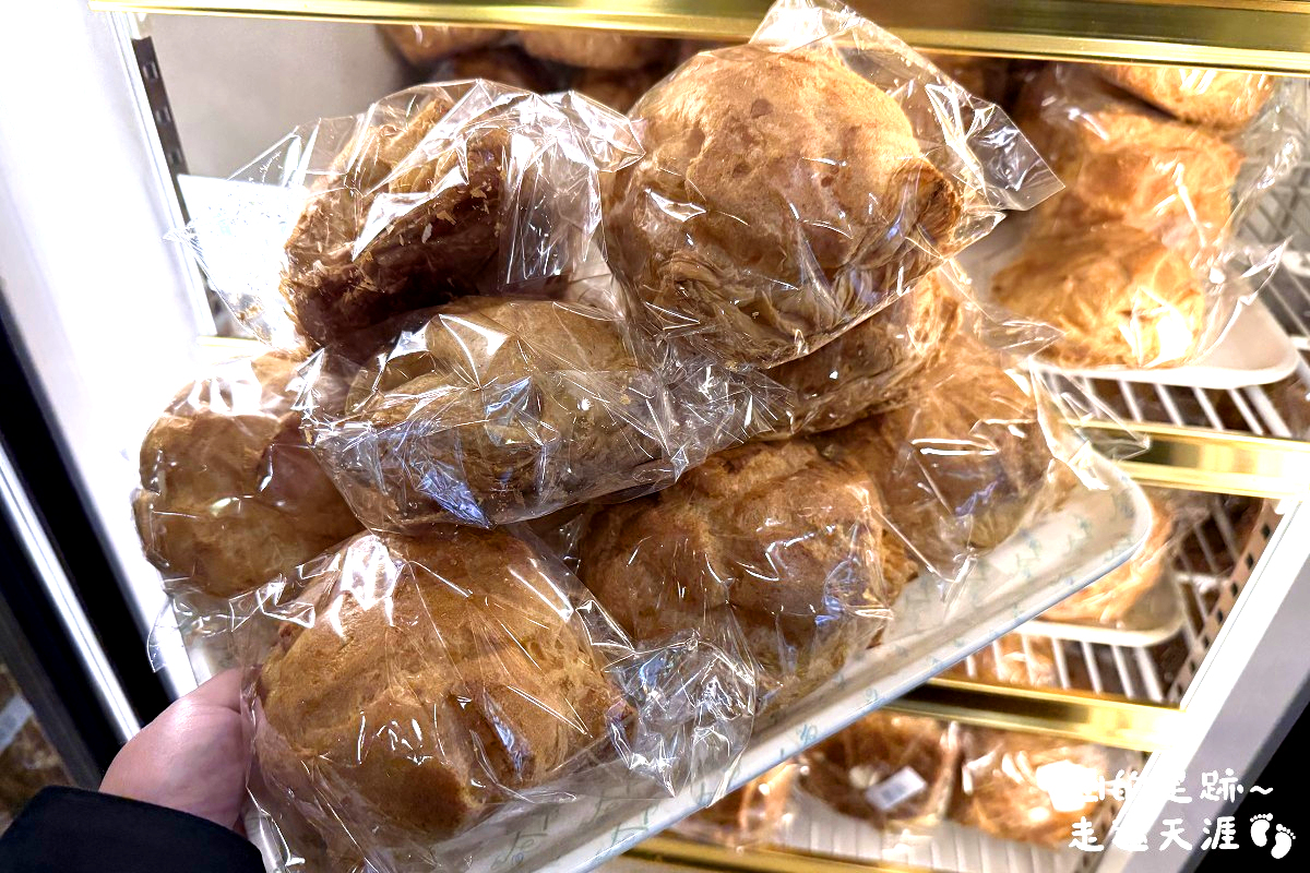 [萬里美食] 米琪淋乳凍蛋糕 萬里大泡芙 ~ 便宜好吃的巨無霸泡芙，外皮超酥脆，一顆只要$48元