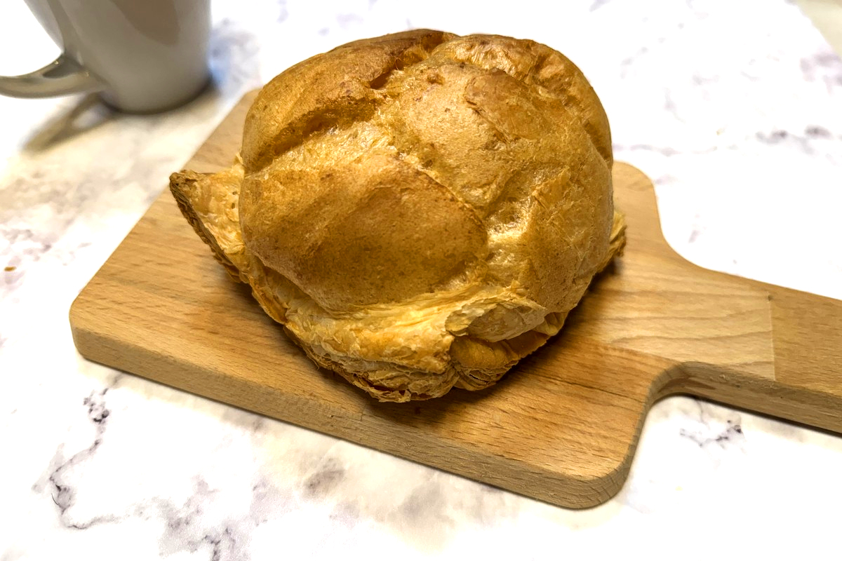 [萬里美食] 米琪淋乳凍蛋糕 萬里大泡芙 ~ 便宜好吃的巨無霸泡芙，外皮超酥脆，一顆只要$48元