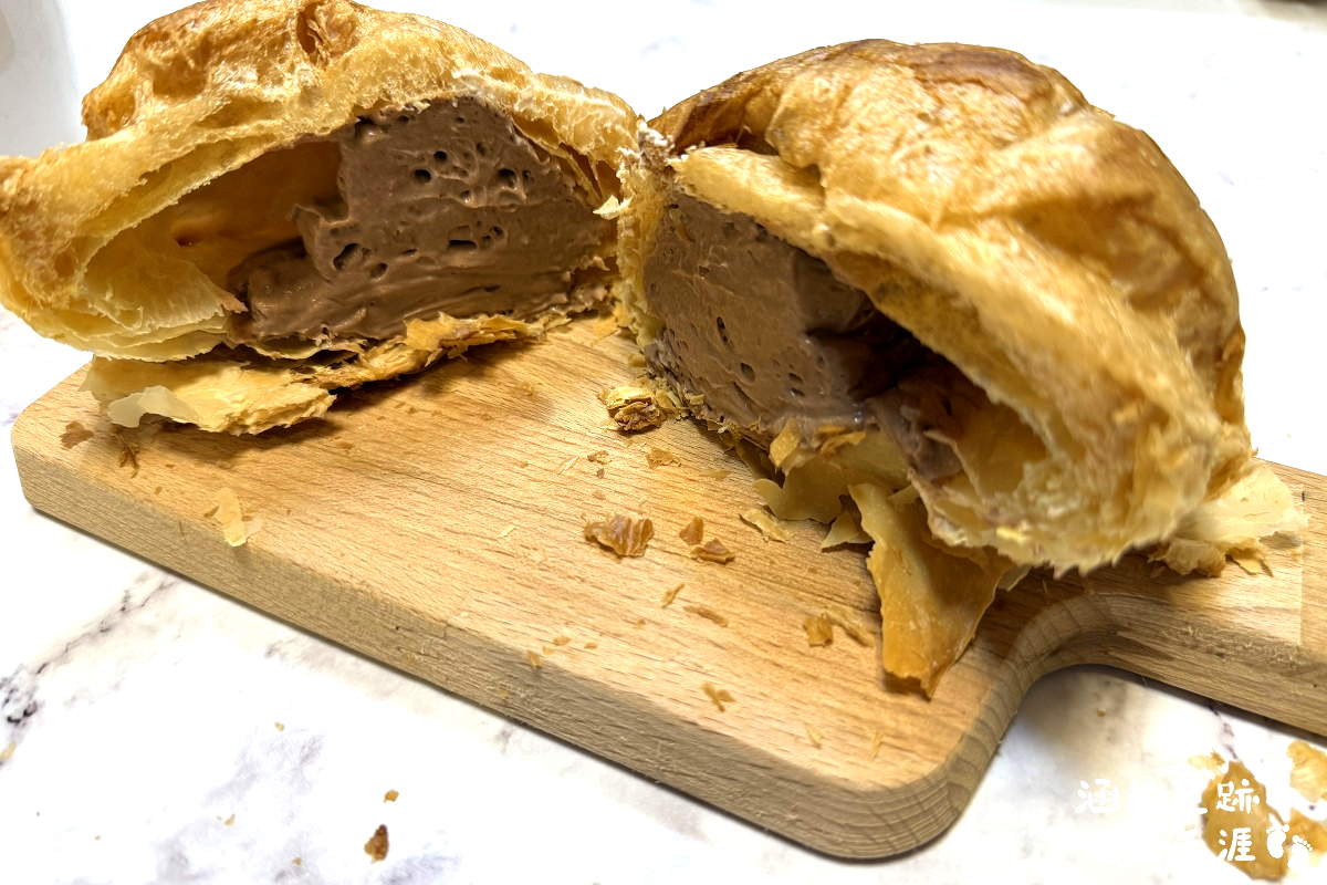 [萬里美食] 米琪淋乳凍蛋糕 萬里大泡芙 ~ 便宜好吃的巨無霸泡芙，外皮超酥脆，一顆只要$48元