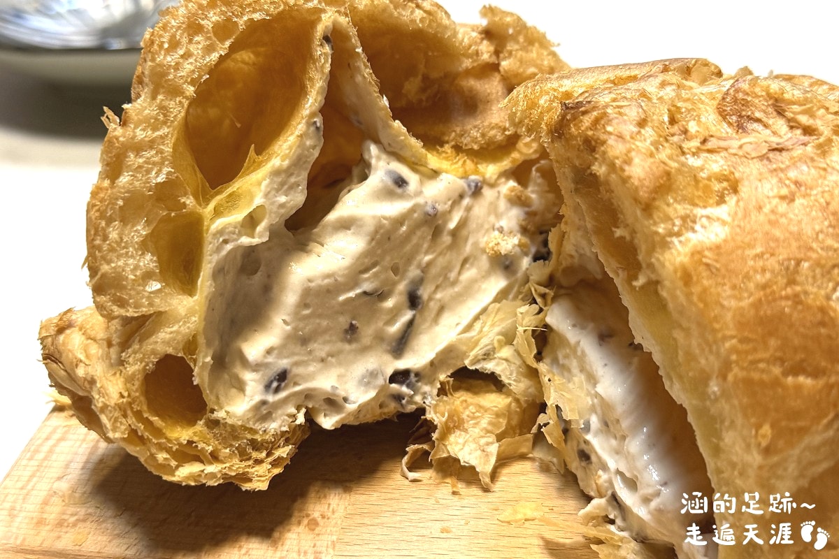 [萬里美食] 米琪淋乳凍蛋糕 萬里大泡芙 ~ 便宜好吃的巨無霸泡芙，外皮超酥脆，一顆只要$48元，乳凍蛋糕好吃不甜膩