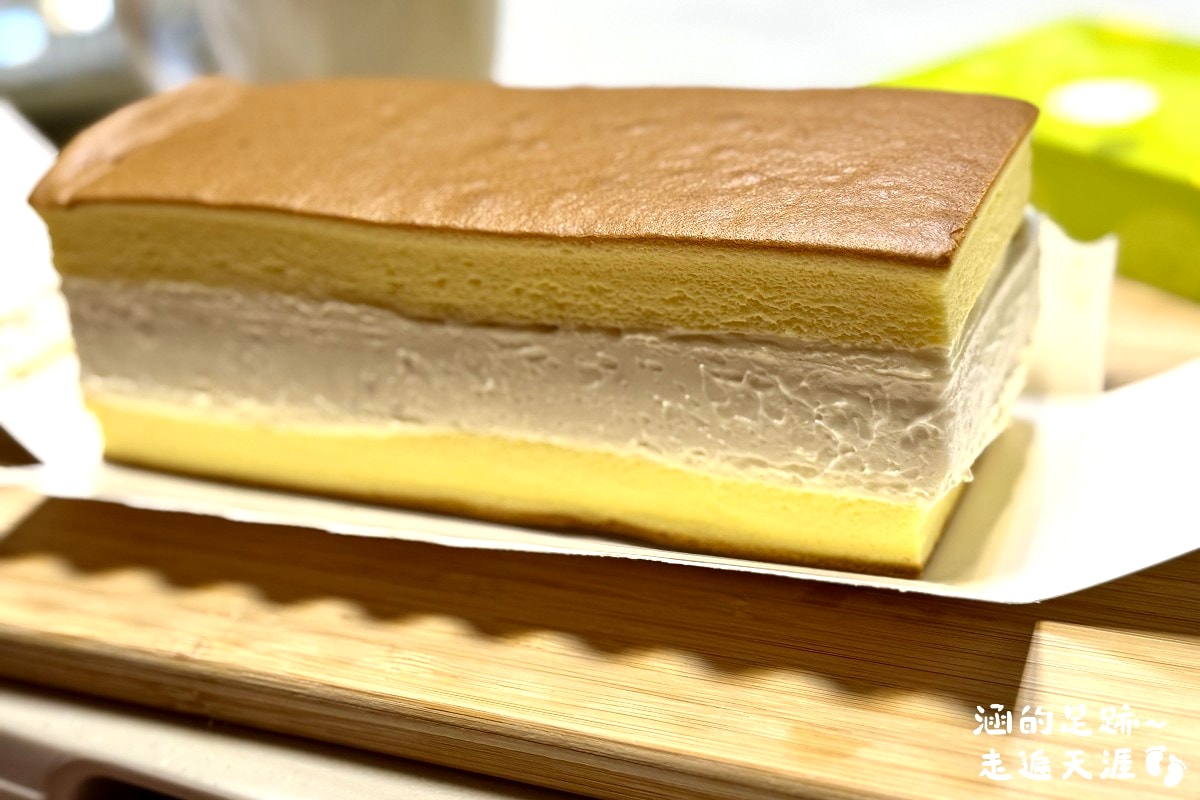 [萬里美食] 米琪淋乳凍蛋糕 萬里大泡芙 ~ 便宜好吃的巨無霸泡芙，外皮超酥脆，一顆只要$48元，乳凍蛋糕好吃不甜膩