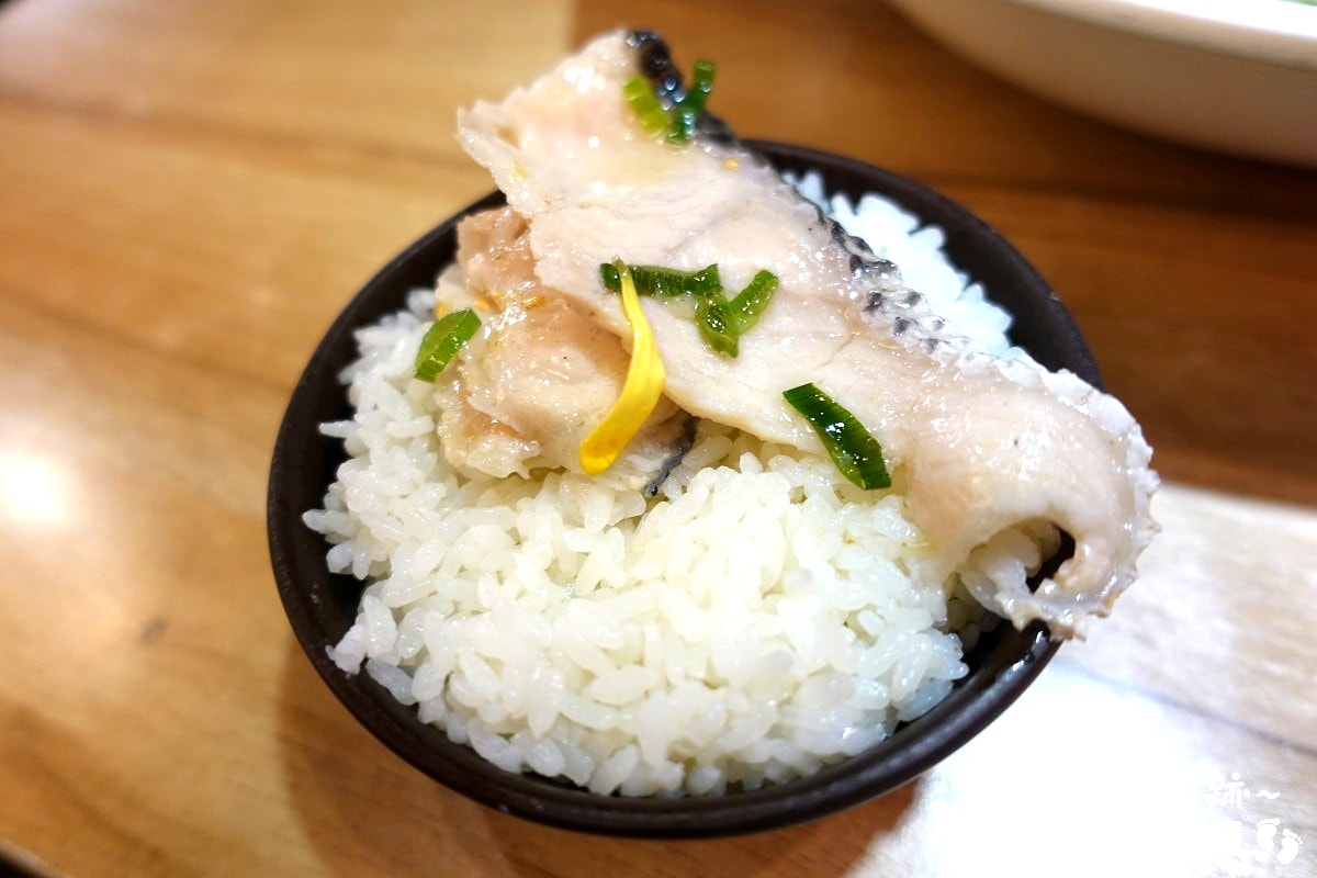 [逢甲夜市美食] 刁民酸菜魚 逢甲店~ 最強酸菜魚果然好吃! 刁民酸菜魚創始店，營業到凌晨2點，吃宵夜的好地方