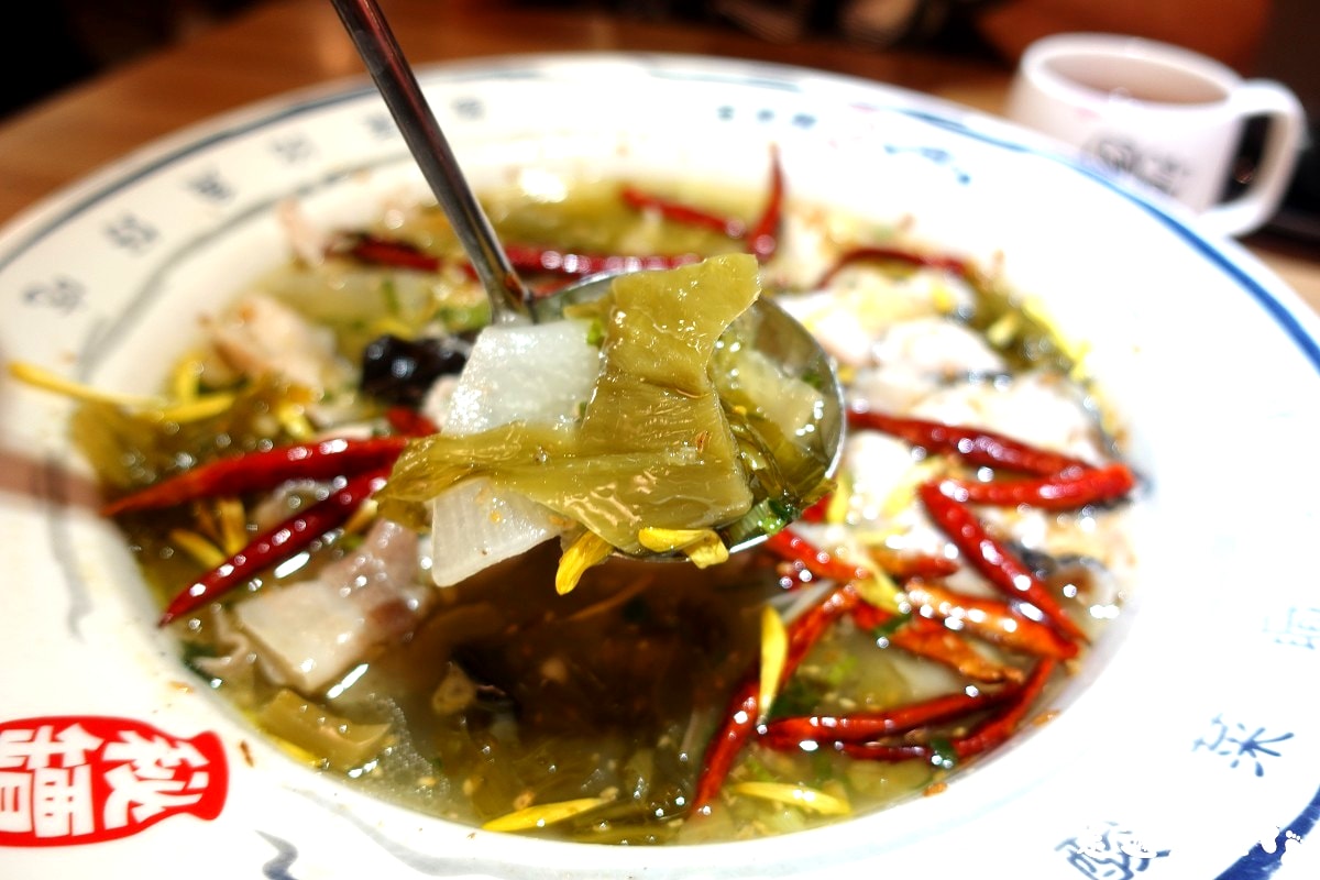[逢甲夜市美食] 刁民酸菜魚 逢甲店~ 最強酸菜魚果然好吃! 刁民酸菜魚創始店，營業到凌晨2點，吃宵夜的好地方