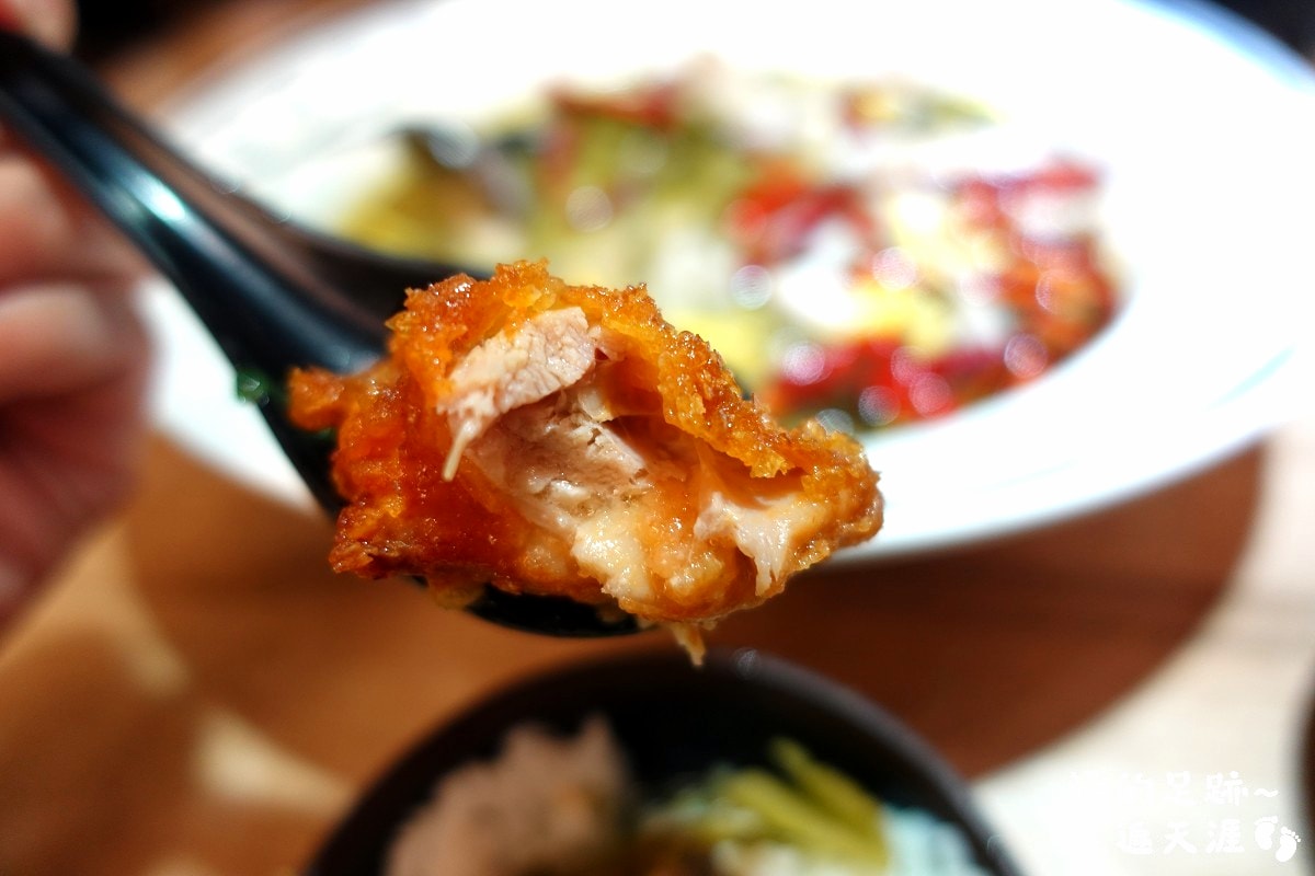 [逢甲夜市美食] 刁民酸菜魚 逢甲店~ 最強酸菜魚果然好吃! 刁民酸菜魚創始店，營業到凌晨2點，吃宵夜的好地方