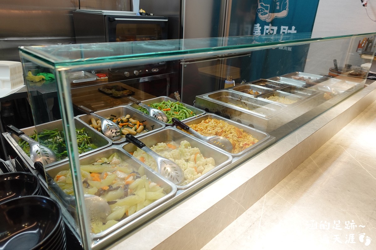 [中山區小吃] 魯肉財 ~ 傳承三代魯肉飯，好吃的雞魯飯、紅燒肉，便當菜色豐富，用餐環境很舒適