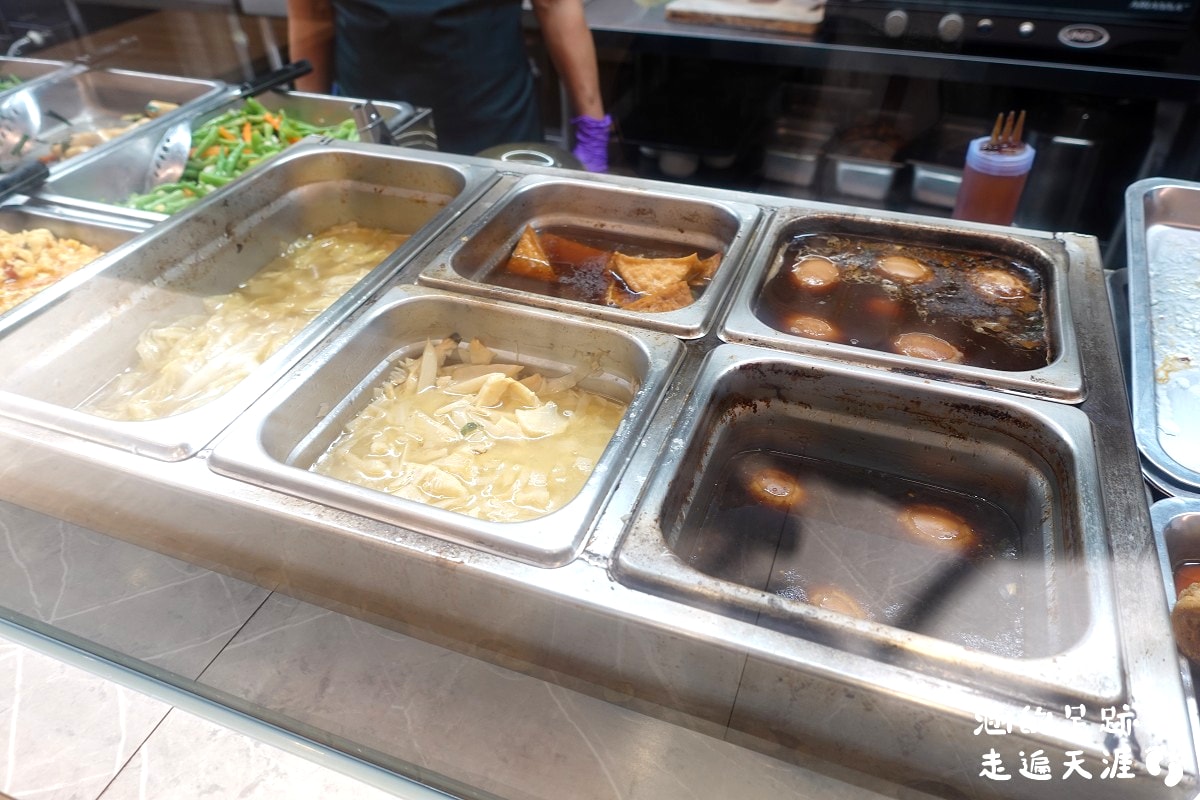 [中山區小吃] 魯肉財 ~ 傳承三代魯肉飯，好吃的雞魯飯、紅燒肉，便當菜色豐富，用餐環境很舒適