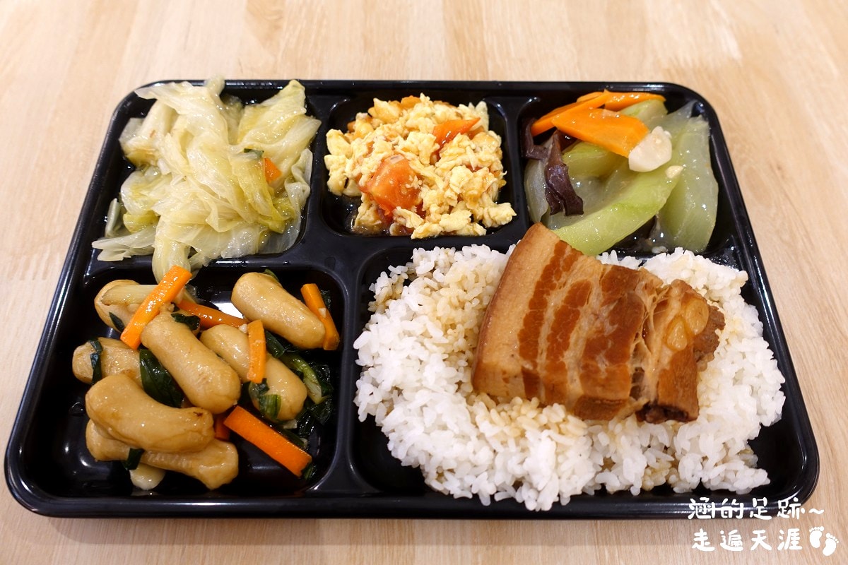 [中山區小吃] 魯肉財 ~ 傳承三代魯肉飯，好吃的雞魯飯、紅燒肉，便當菜色豐富，用餐環境很舒適