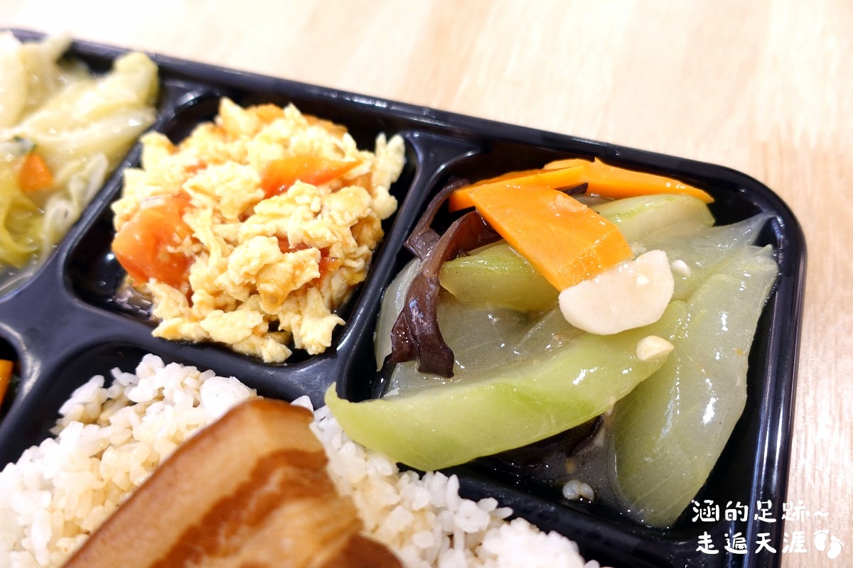 [中山區小吃] 魯肉財 ~ 傳承三代魯肉飯，好吃的雞魯飯、紅燒肉，便當菜色豐富，用餐環境很舒適