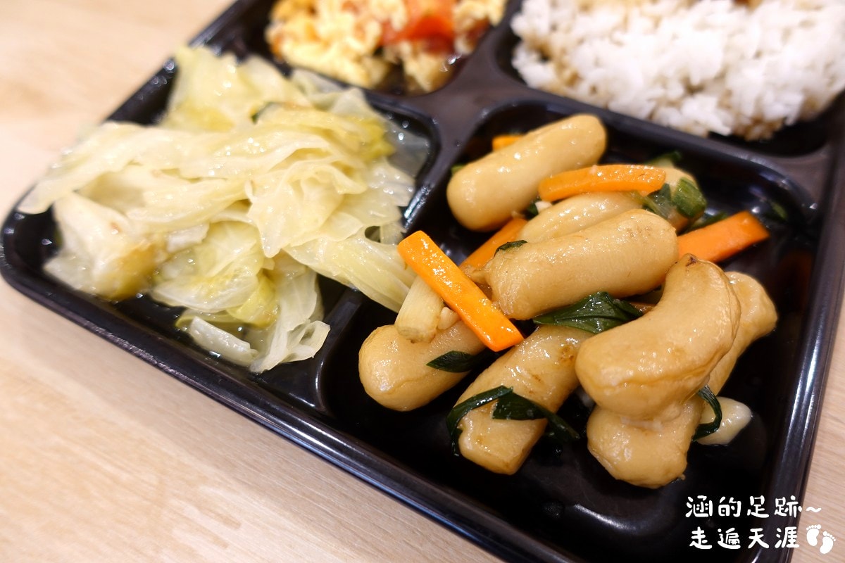 [中山區小吃] 魯肉財 ~ 傳承三代魯肉飯，好吃的雞魯飯、紅燒肉，便當菜色豐富，用餐環境很舒適