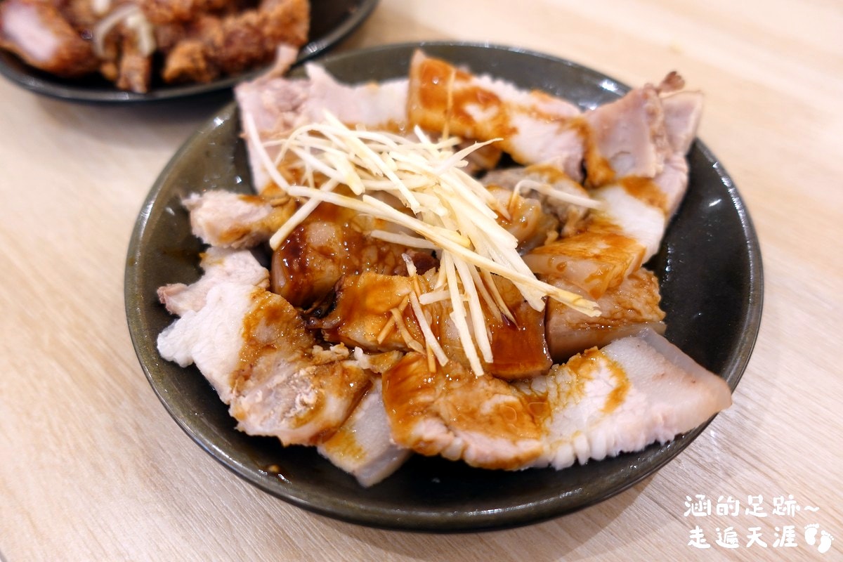 [中山區小吃] 魯肉財 ~ 傳承三代魯肉飯，好吃的雞魯飯、紅燒肉，便當菜色豐富，用餐環境很舒適