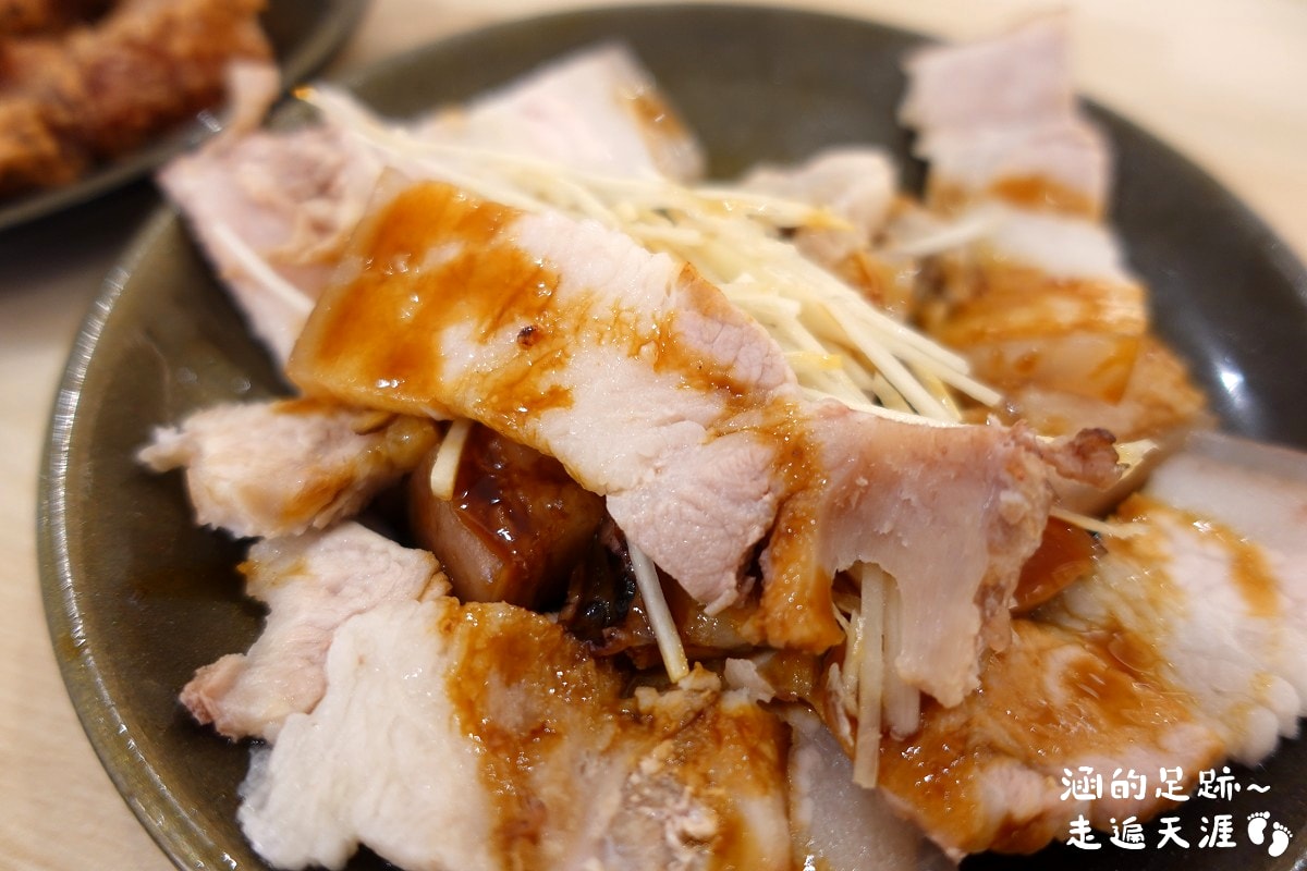 [中山區小吃] 魯肉財 ~ 傳承三代魯肉飯，好吃的雞魯飯、紅燒肉，便當菜色豐富，用餐環境很舒適