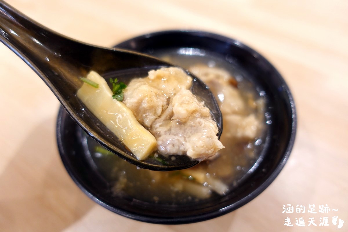 [中山區小吃] 魯肉財 ~ 傳承三代魯肉飯，好吃的雞魯飯、紅燒肉，便當菜色豐富，用餐環境很舒適