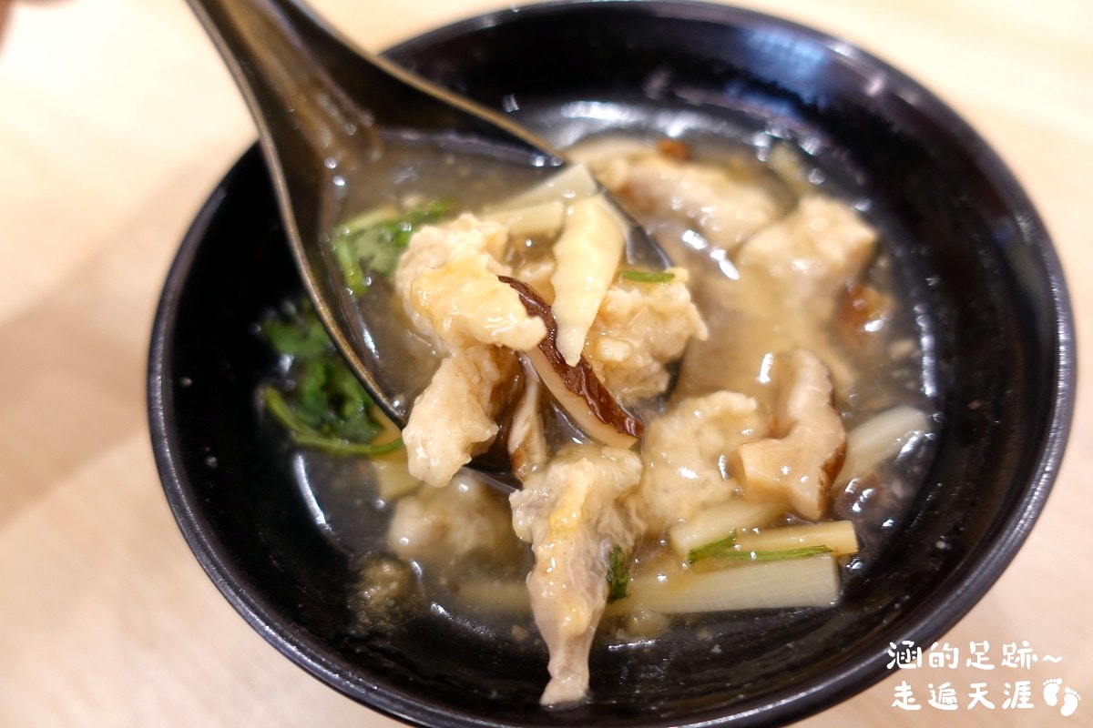 [中山區小吃] 魯肉財 ~ 傳承三代魯肉飯，好吃的雞魯飯、紅燒肉，便當菜色豐富，用餐環境很舒適