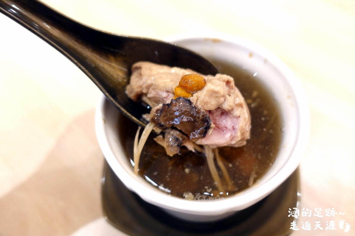 [中山區小吃] 魯肉財 ~ 傳承三代魯肉飯，好吃的雞魯飯、紅燒肉，便當菜色豐富，用餐環境很舒適