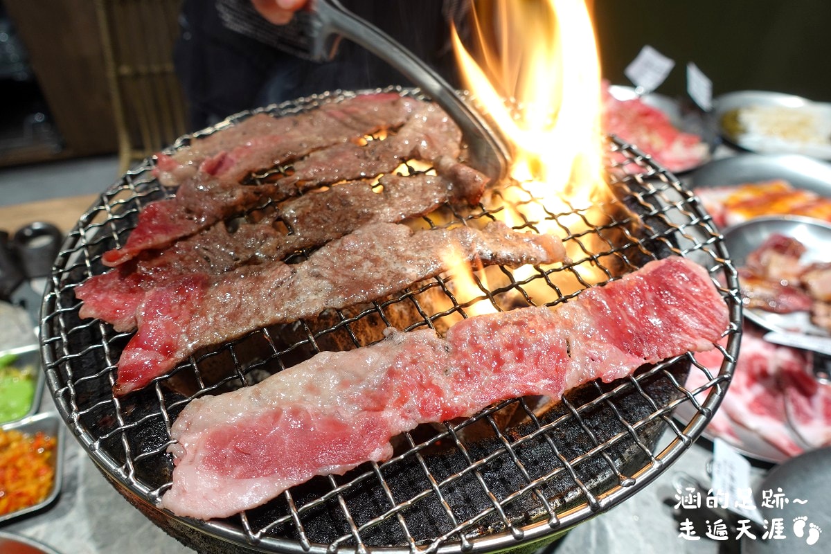 [宜蘭燒肉吃到飽] 春日里炭火燒肉·放題 ~ 食材超豐富，牛肉、海鮮品質極佳! 無骨牛小排、澳洲和牛、蒜香生蠔、鮑魚、干貝、胭脂蝦、天使紅蝦、雞佛，CP值超高!