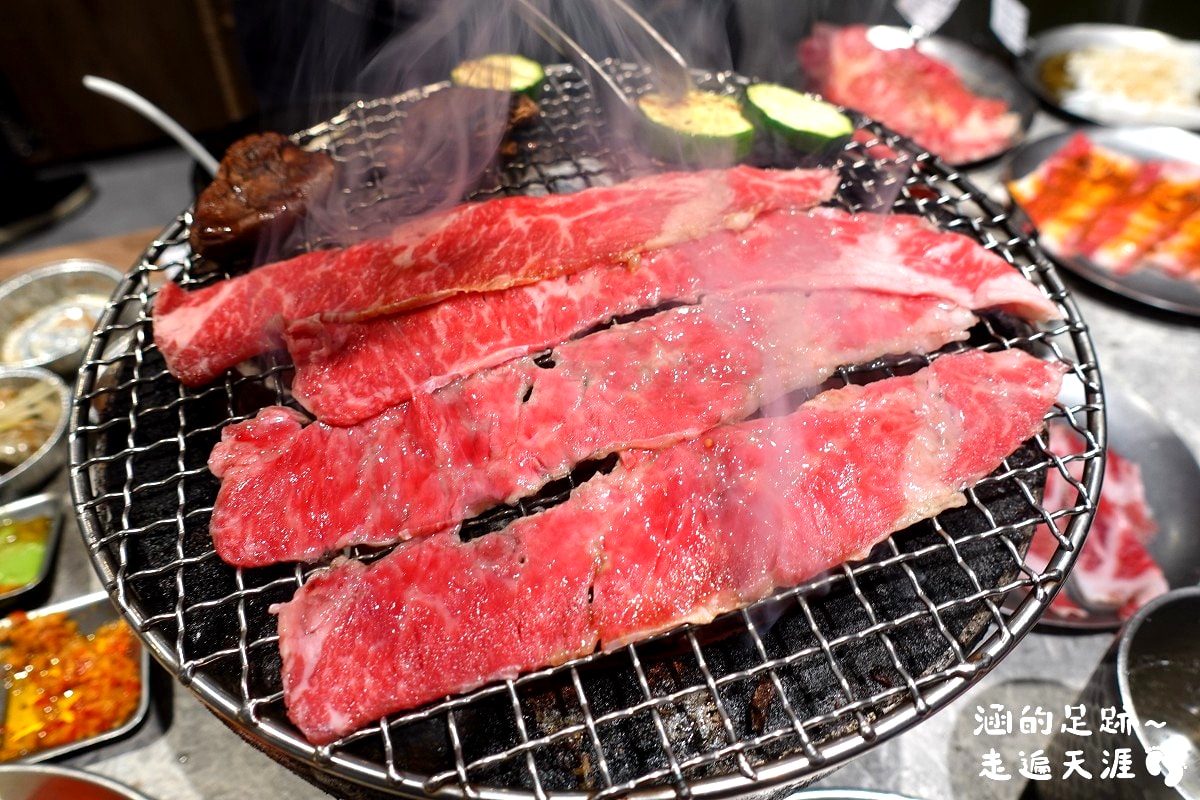 [宜蘭燒肉吃到飽] 春日里炭火燒肉·放題 ~ 食材超豐富，牛肉、海鮮品質極佳! 無骨牛小排、澳洲和牛、蒜香生蠔、鮑魚、干貝、胭脂蝦、天使紅蝦、雞佛，CP值超高!