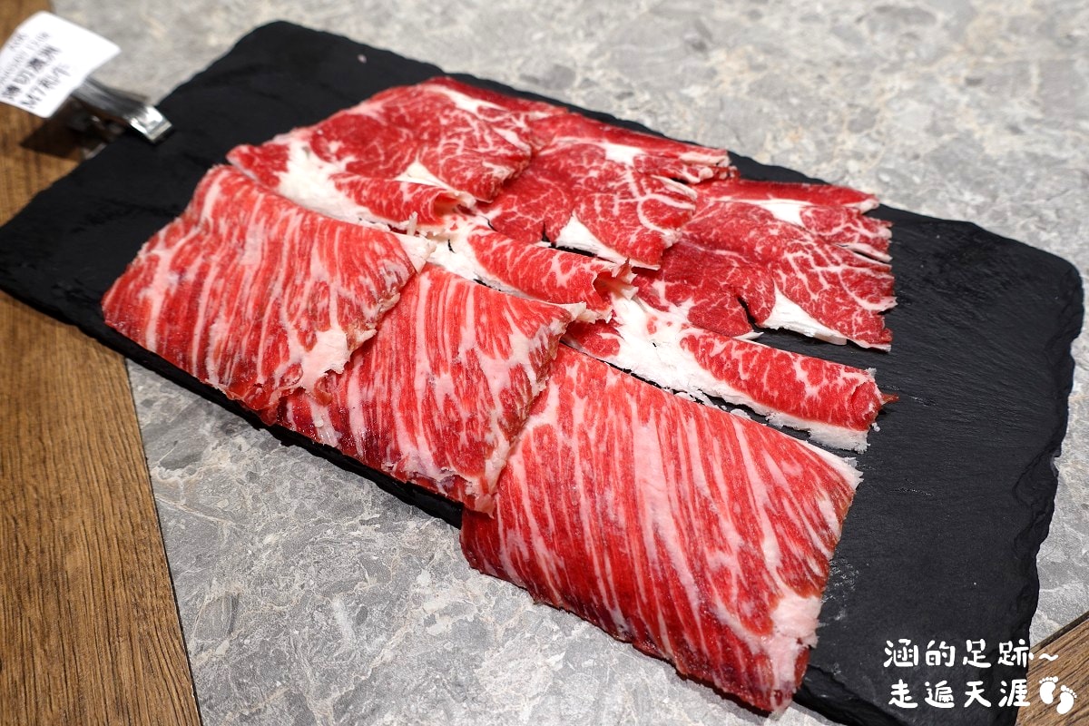 [宜蘭燒肉吃到飽] 春日里炭火燒肉·放題 ~ 食材超豐富，牛肉、海鮮品質極佳! 無骨牛小排、澳洲和牛、蒜香生蠔、鮑魚、干貝、胭脂蝦、天使紅蝦、雞佛，CP值超高!