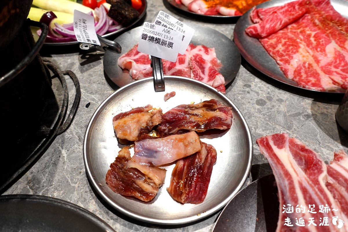 [宜蘭燒肉吃到飽] 春日里炭火燒肉·放題 ~ 食材超豐富，牛肉、海鮮品質極佳! 無骨牛小排、澳洲和牛、蒜香生蠔、鮑魚、干貝、胭脂蝦、天使紅蝦、雞佛，CP值超高!