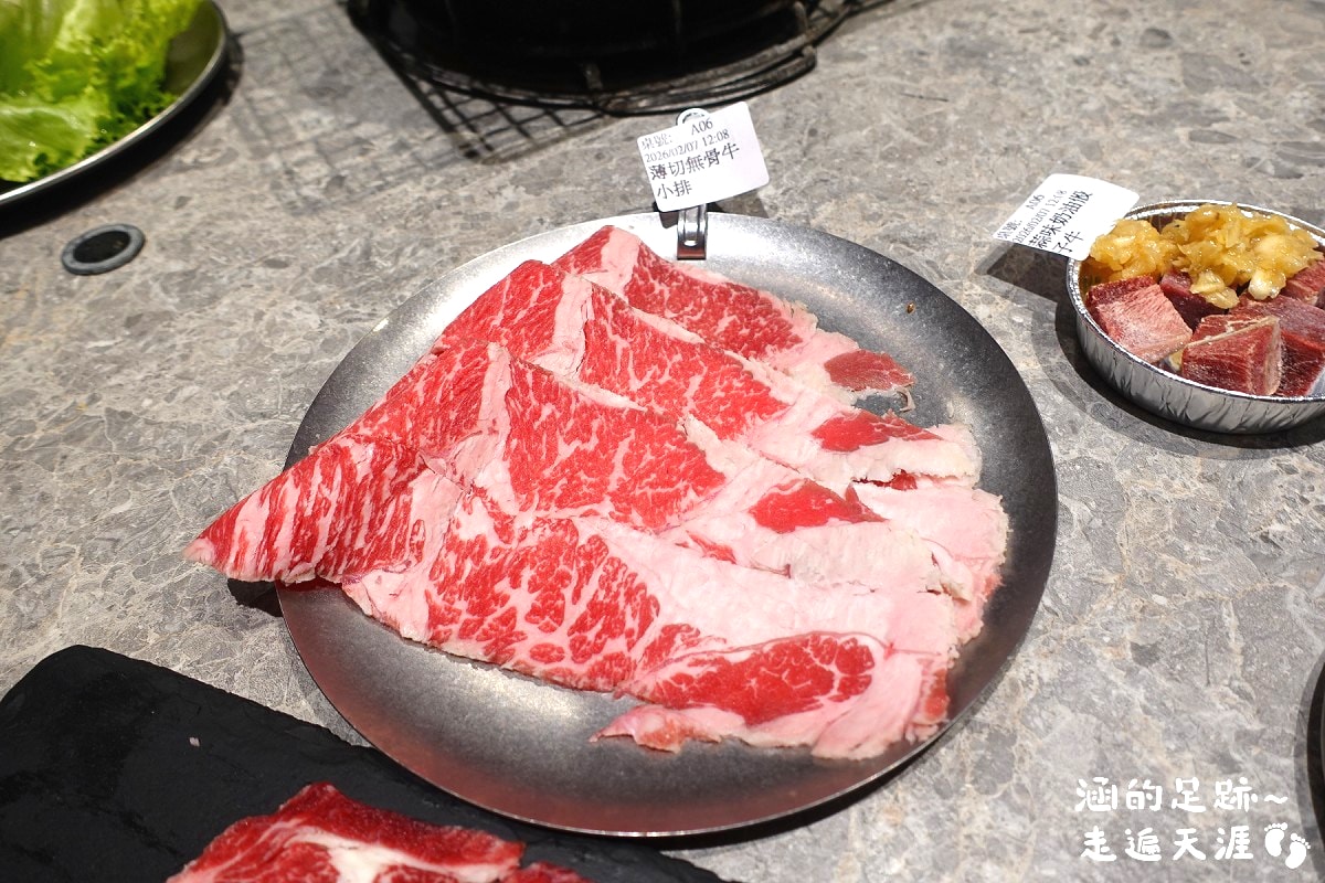 [宜蘭燒肉吃到飽] 春日里炭火燒肉·放題 ~ 食材超豐富，牛肉、海鮮品質極佳! 無骨牛小排、澳洲和牛、蒜香生蠔、鮑魚、干貝、胭脂蝦、天使紅蝦、雞佛，CP值超高!