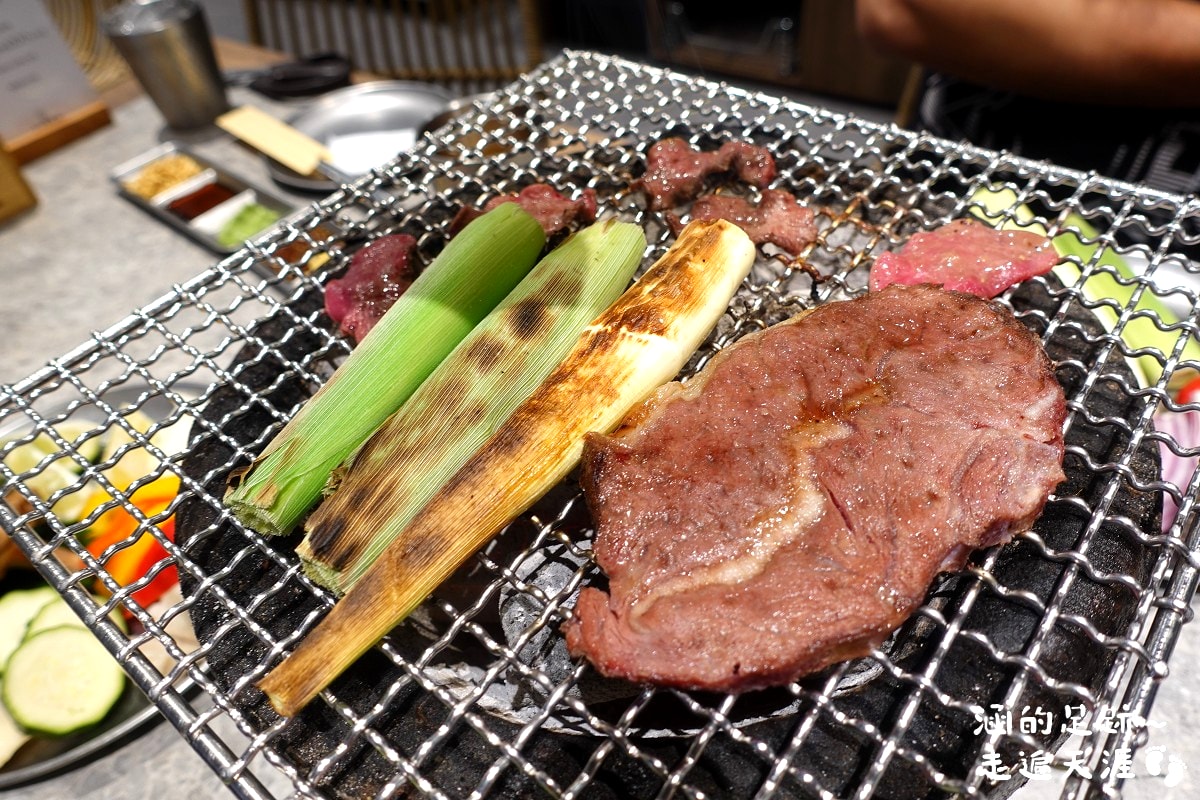 [宜蘭燒肉吃到飽] 春日里炭火燒肉·放題 ~ 食材超豐富，牛肉、海鮮品質極佳! 無骨牛小排、澳洲和牛、蒜香生蠔、鮑魚、干貝、胭脂蝦、天使紅蝦、雞佛，CP值超高!