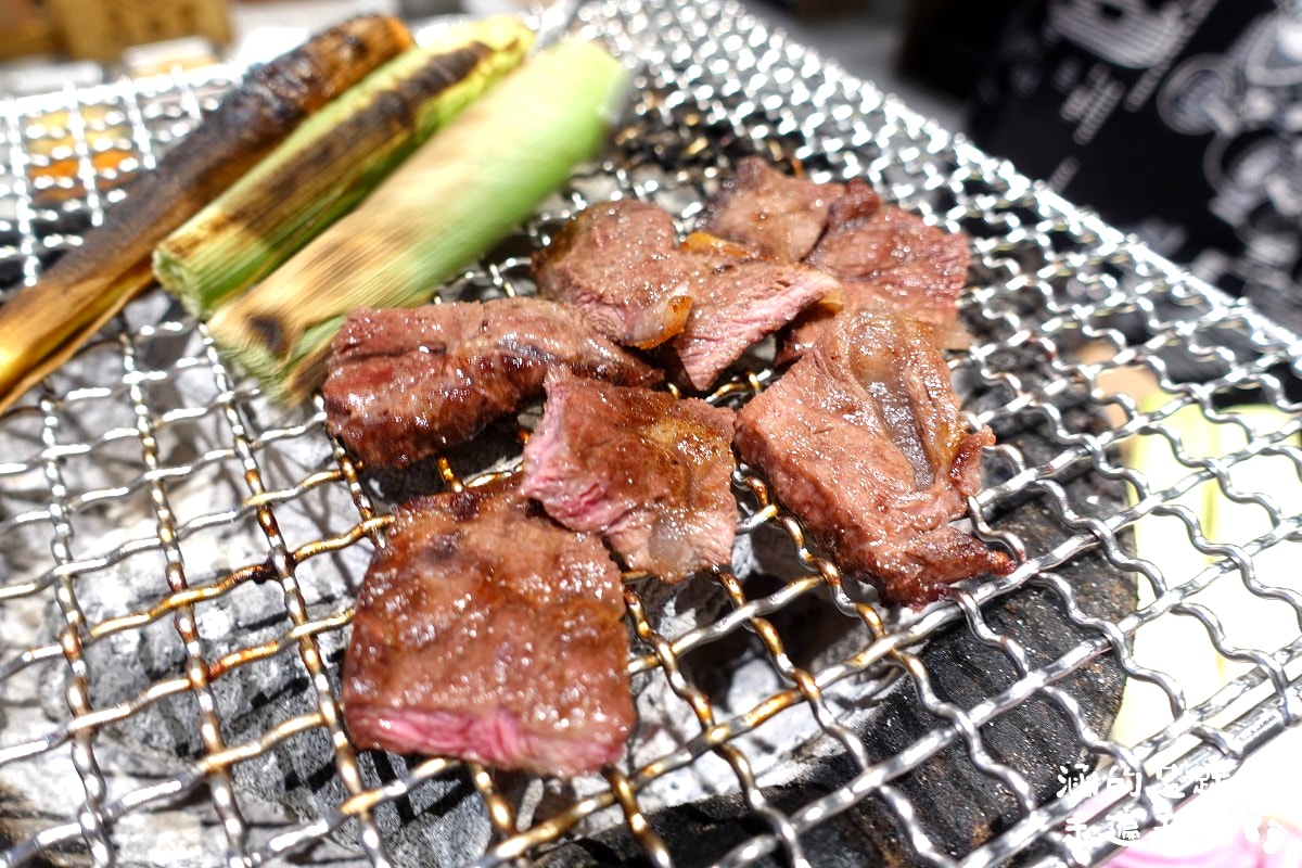 [宜蘭燒肉吃到飽] 春日里炭火燒肉·放題 ~ 食材超豐富，牛肉、海鮮品質極佳! 無骨牛小排、澳洲和牛、蒜香生蠔、鮑魚、干貝、胭脂蝦、天使紅蝦、雞佛，CP值超高!