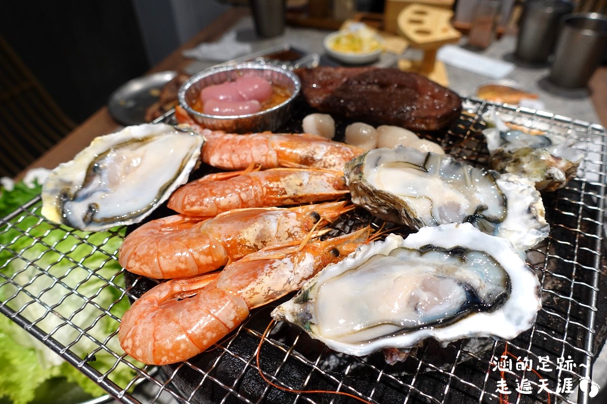 [宜蘭燒肉吃到飽] 春日里炭火燒肉·放題 ~ 食材超豐富，牛肉、海鮮品質極佳! 無骨牛小排、澳洲和牛、蒜香生蠔、鮑魚、干貝、胭脂蝦、天使紅蝦、雞佛，CP值超高!