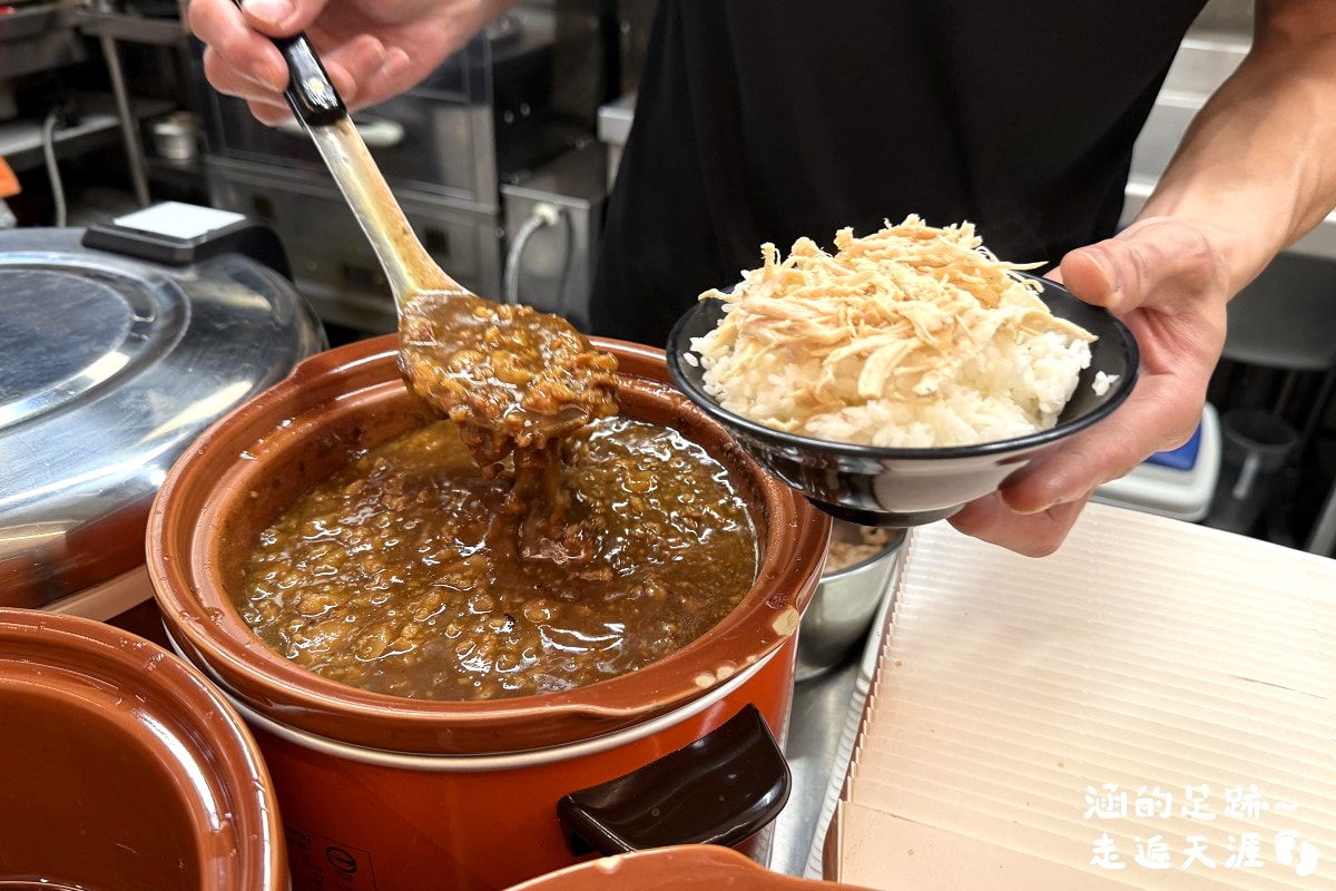 [中山區小吃] 魯肉財 ~ 傳承三代魯肉飯，好吃的雞魯飯、紅燒肉，便當菜色豐富，用餐環境很舒適