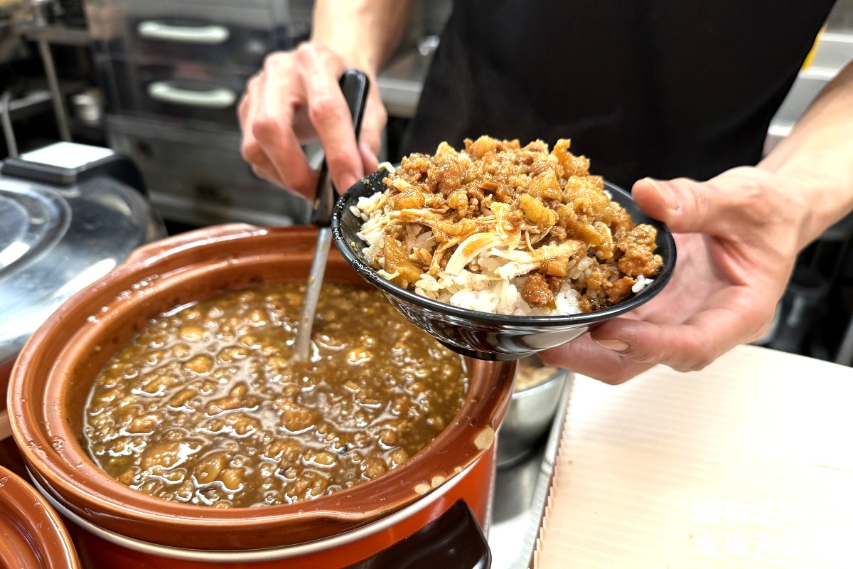[中山區小吃] 魯肉財 ~ 傳承三代魯肉飯，好吃的雞魯飯、紅燒肉，便當菜色豐富，用餐環境很舒適