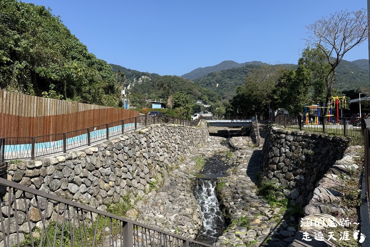 [台北北投景點] 2026北投社三層崎公園花海 ~ 2/11 – 3/15 「花願同行」台版富良野浪漫花海，「彩色浪花海」繽紛綻放中