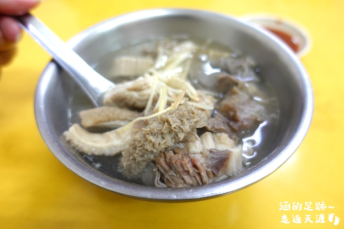 [萬華美食] 郭家炒牛肉 ~ 香氣十足炒牛肉，料多可免費續湯的牛雜湯，華西街觀光夜市超人氣排隊名店