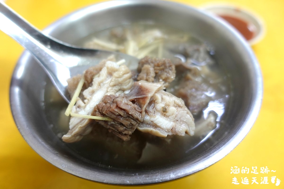 [萬華美食] 郭家炒牛肉 ~ 香氣十足炒牛肉，料多可免費續湯的牛雜湯，華西街觀光夜市超人氣排隊名店