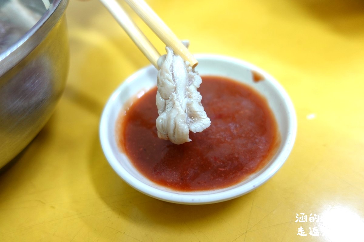 [萬華美食] 郭家炒牛肉 ~ 香氣十足炒牛肉，料多可免費續湯的牛雜湯，華西街觀光夜市超人氣排隊名店