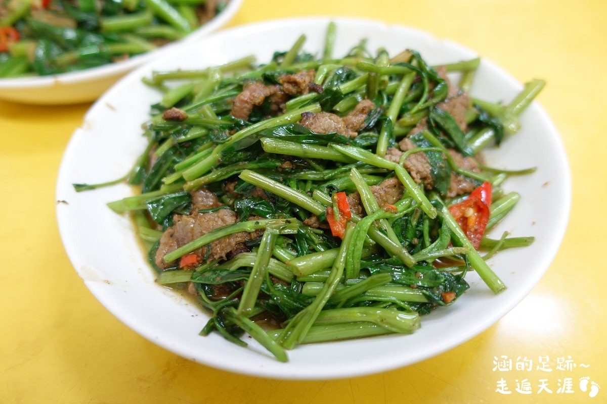 [萬華美食] 郭家炒牛肉 ~ 香氣十足炒牛肉，料多可免費續湯的牛雜湯，華西街觀光夜市超人氣排隊名店