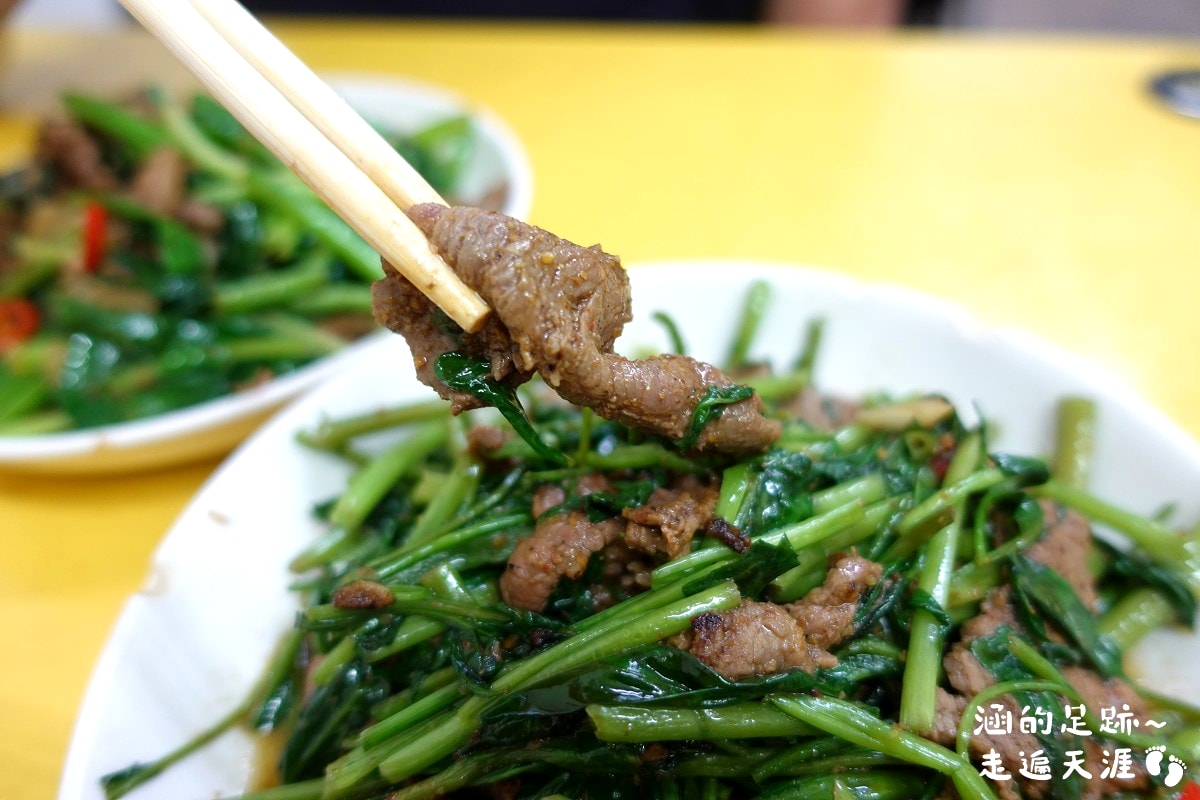 [萬華美食] 郭家炒牛肉 ~ 香氣十足炒牛肉，料多可免費續湯的牛雜湯，華西街觀光夜市超人氣排隊名店