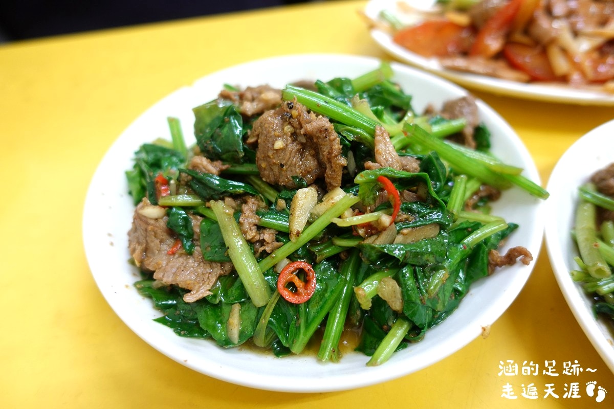 [萬華美食] 郭家炒牛肉 ~ 香氣十足炒牛肉，料多可免費續湯的牛雜湯，華西街觀光夜市超人氣排隊名店