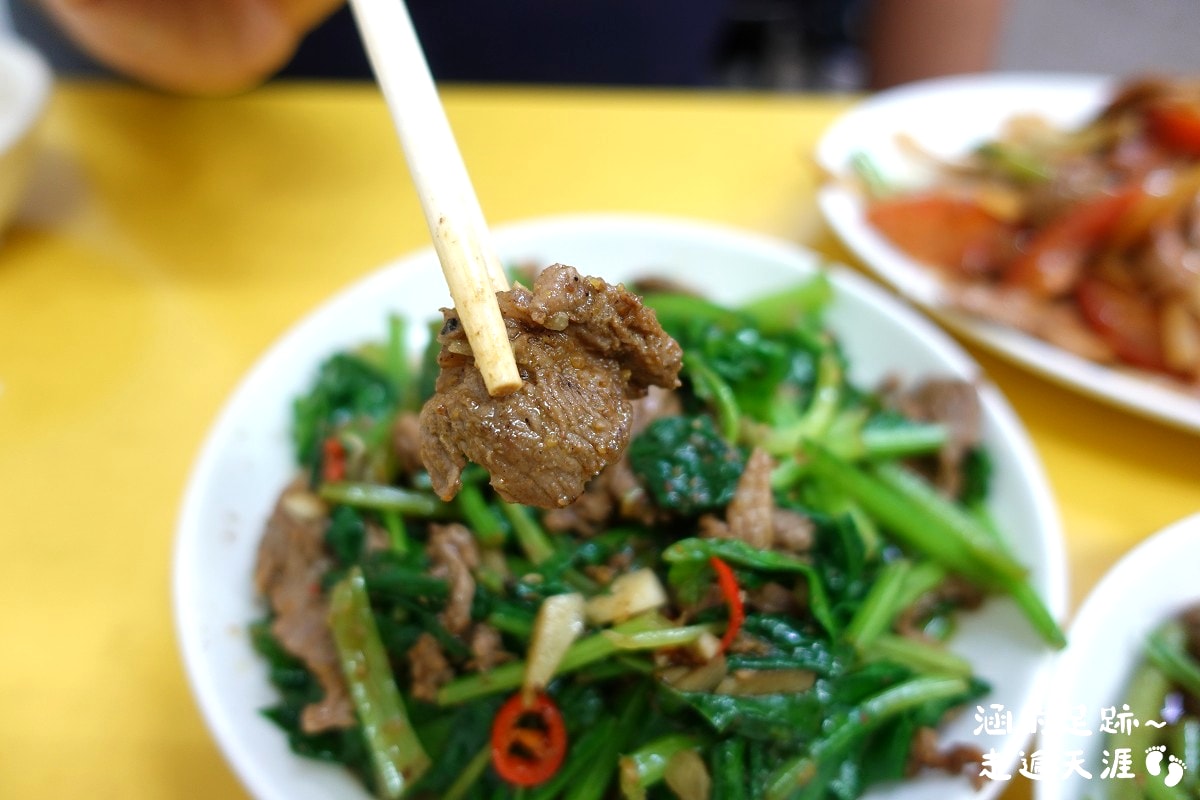 [萬華美食] 郭家炒牛肉 ~ 香氣十足炒牛肉，料多可免費續湯的牛雜湯，華西街觀光夜市超人氣排隊名店