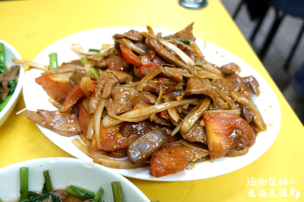 [萬華美食] 郭家炒牛肉 ~ 香氣十足炒牛肉，料多可免費續湯的牛雜湯，華西街觀光夜市超人氣排隊名店