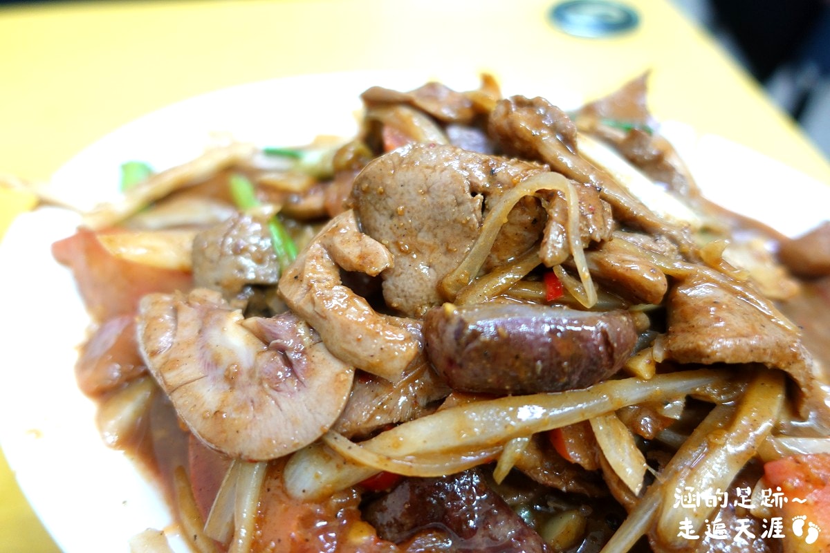 [萬華美食] 郭家炒牛肉 ~ 香氣十足炒牛肉，料多可免費續湯的牛雜湯，華西街觀光夜市超人氣排隊名店