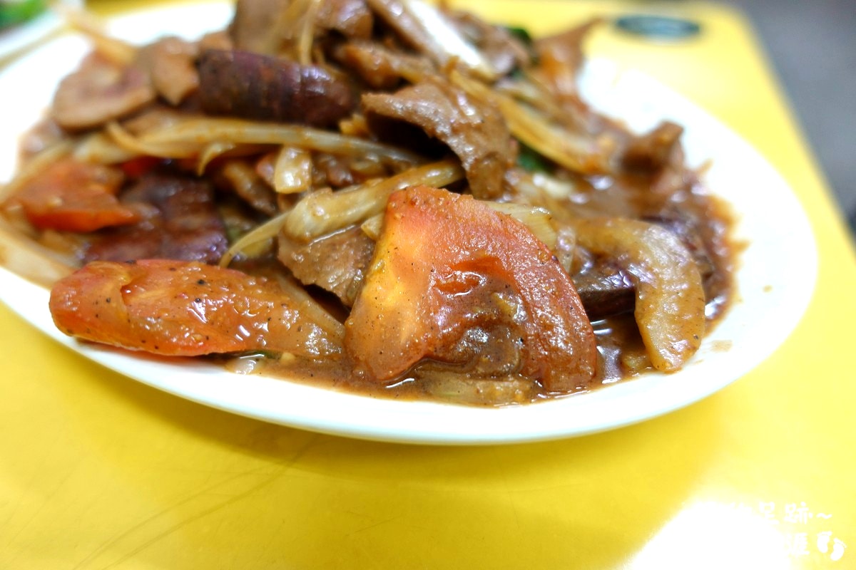 [萬華美食] 郭家炒牛肉 ~ 香氣十足炒牛肉，料多可免費續湯的牛雜湯，華西街觀光夜市超人氣排隊名店