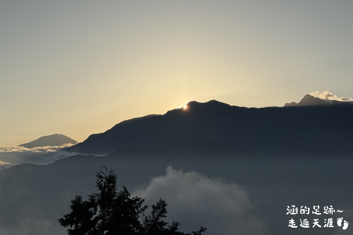 [阿里山]日出・奮起湖 阿里山夜未眠 ~ 參加國光威樂假期，24小時輕鬆遊阿里山，搭祝山小火車看日出、雲海，漫步阿里山森林遊樂區