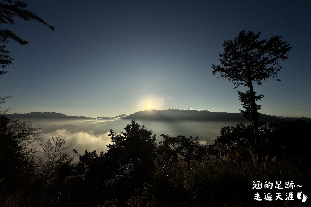 [阿里山]日出・奮起湖 阿里山夜未眠 ~ 參加國光威樂假期，24小時輕鬆遊阿里山，搭祝山小火車看日出、雲海，漫步阿里山森林遊樂區